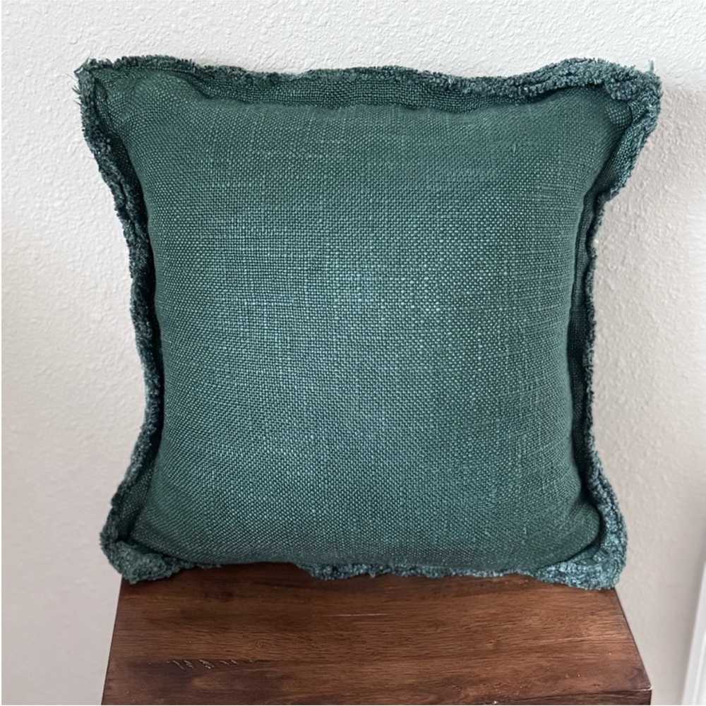 Anthropologie Luxe Linen Blend Pillow Emerald Green EUC 18x18 Textured Boho Home
